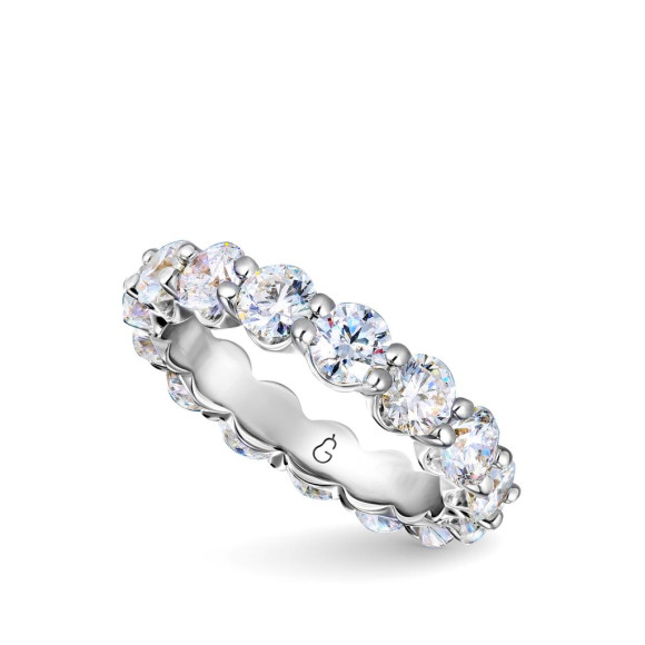 Кольцо обручальное из белого золота с бриллиантами, Grusha Diamonds, 850 000 руб.