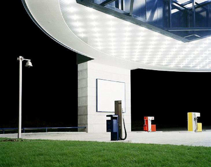Юлиан Фаульхабер. Автозаправка, 2008 Julian Faulhaber Tankstelle (Gas Station), 2008