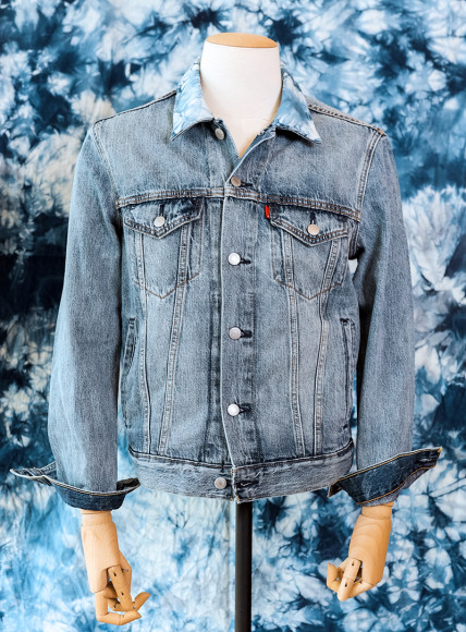 Услуга окрашивания ткани в технике тай-дай в Levi’s Tailor Shop
