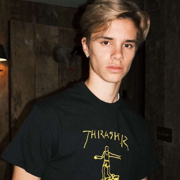Ромео Бекхем в футболке Thrasher