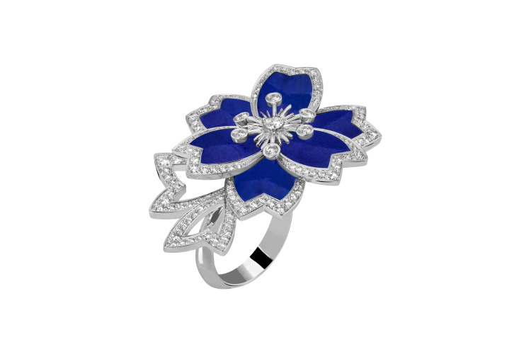 Кольцо Hellebore, Van Cleef & Arpels,1 930 000 руб. (Van Cleef & Arpels)