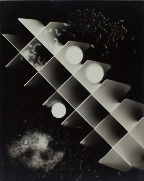 Маргарет Де Патта. «Ice Cube Tray with Marbles and Rice», 1939 (Коллекция сэра Элтона Джона)