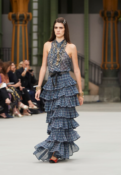 Комплект Chanel, топ 151 800 руб., ремень 75 900 руб., юбка 368 000 руб. (Chanel)