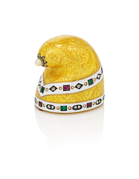 Бонбоньерка в форме шапки дожа из золота с эмалью гильоше и драгоценными камнями (£80–120 тыс.)
