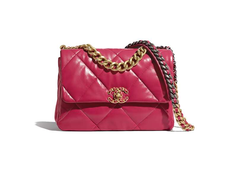 Chanel 19 из кожи ягненка, 370 200 руб. (Chanel)