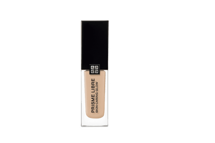 Тональное средство Prisme Libre Skin-Caring Glow, оттенок 1-N80, Givenchy, 2574 руб. («Иль Де Ботэ»)