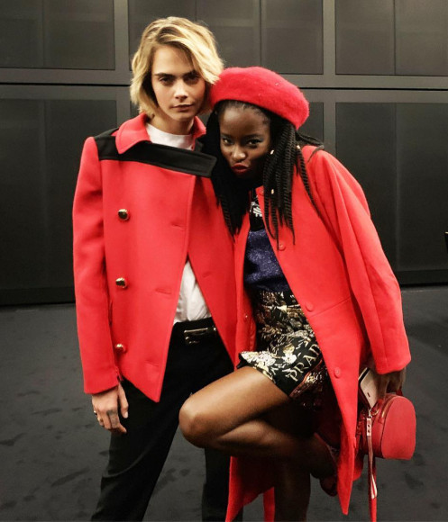 С Карой Делевинь на показе Prada, февраль 2018