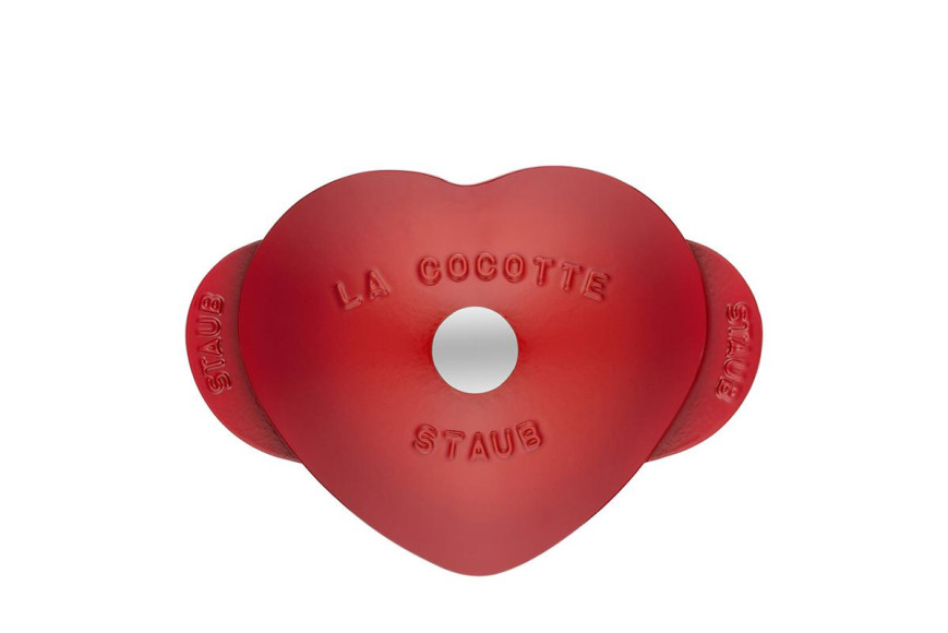 Кастрюля «Сердце», Staub, 20 280 руб. («Вильямс & Оливер»)