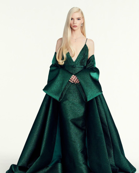 Аня Тейлор-Джой в платье Dior Haute Couture на виртуальной церемонии «Золотой глобус», 2021