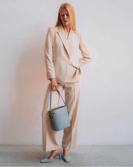 Лукбук Second Friend Store. Костюм Max Mara, сумка Chloé, туфли Neous