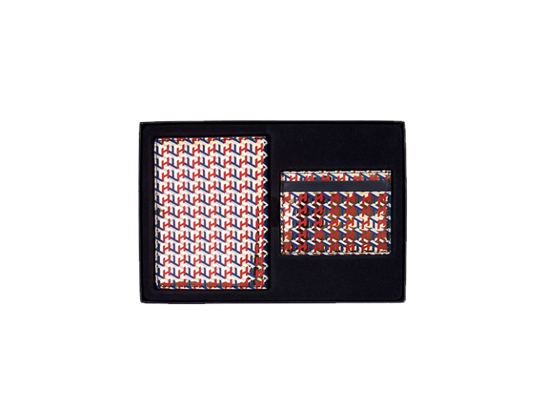 Обложка на паспорт и картхолдер Tommy Hilfiger, 8490 руб. (Tommy Hilfiger)