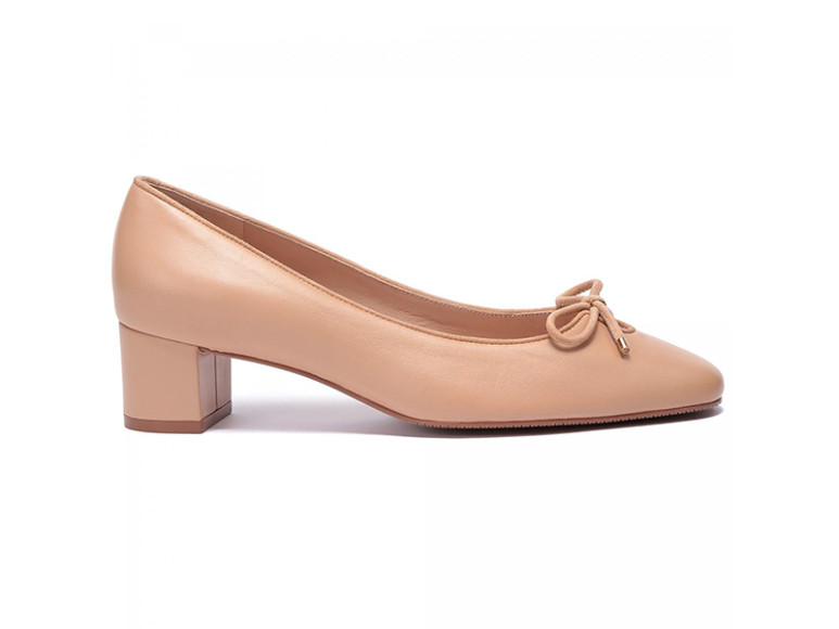 Туфли Stuart Weitzman, 18 540 руб. (noone.ru)