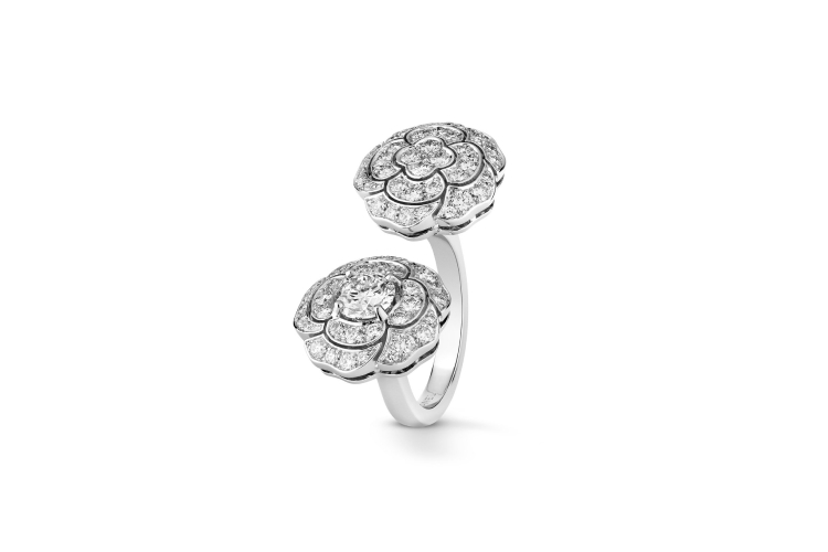 Кольцо Bouton de Camelia, Chanel Fine Jewellery, 3 335 900 руб. (Chanel)