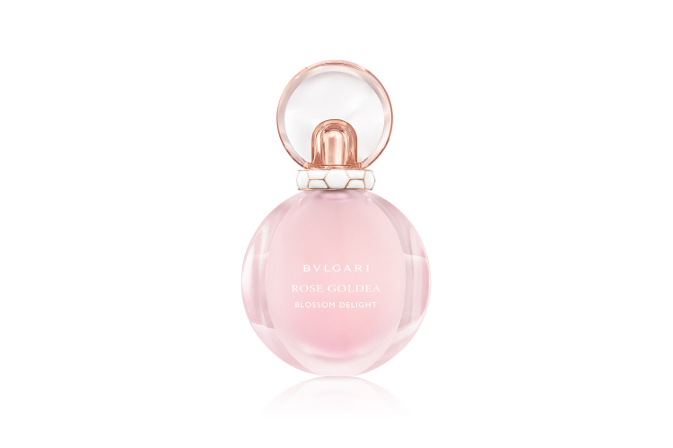 Женская туалетная вода Rose Goldea Blossom Delight, Bulgari с нотами папайи, листов розы и фиалки, жасмина, розы, ландыша, болгарской розы, белого мускуса и амбры, от 6149 руб. («Л'Этуаль»)