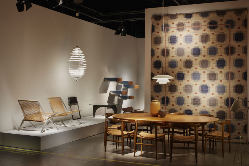 Скандинавский дизайн — стенд галереи Dansk Møbelkunst Gallery на ярмарке Design Miami /Basel