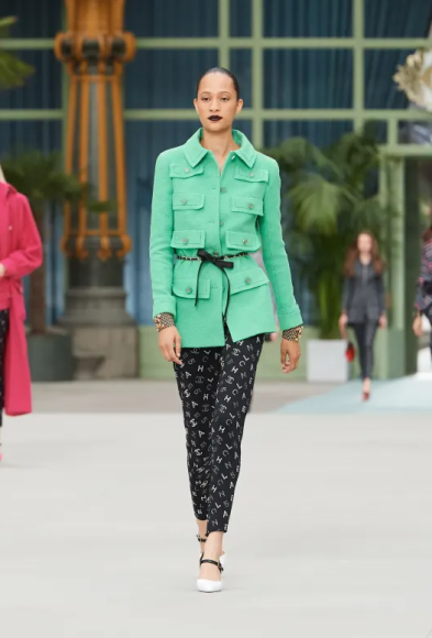 Образы из круизной коллекции Chanel сезона 2019/20