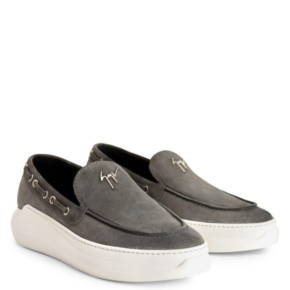Мужские слипоны Giuseppe Zanotti, 67 900 руб. («Крокус Сити Молл»)
