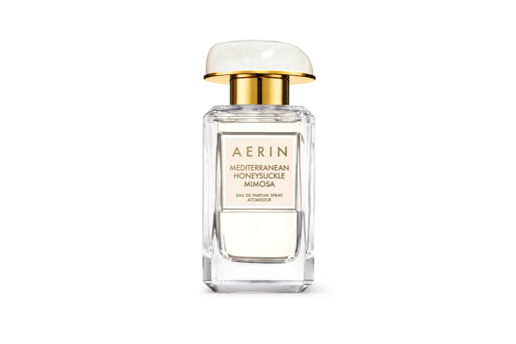 Женский цветочный аромат Mediterranean Honeysuckle Mimosa, Aerin, Estée Lauder с нотами грейпфрута, бергамота, цветка черной смородины, мимозы, жимолости, туберозы, майской розы, ветивера и мха, от 11 000 руб. (esteelauder.ru)