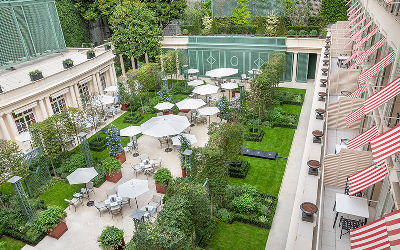 Отель Le Bristol Paris, Oetker Collection, сад