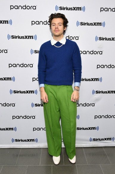 В джемпере и брюках Gucci на радио SiriusXM, 2020 год