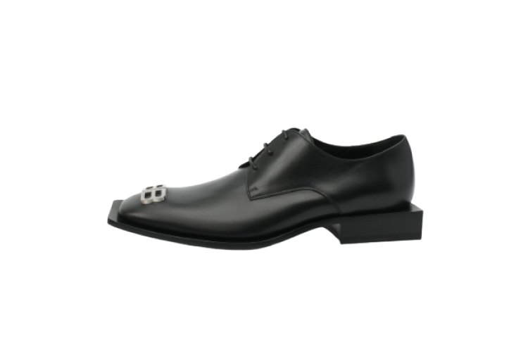 Ботинки Balenciaga, 76 950 руб. (ЦУМ)