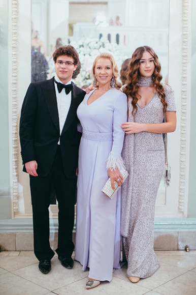 Екатерина Одинцова с дочерью Диной и сыном Антоном
