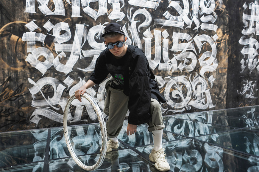 Покрас Лампас и каллиграфический мурал «Д ¥ Ā Л И З М», Wynwood Hotel