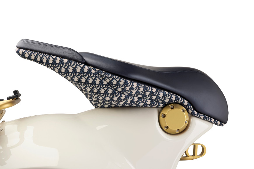 Мотороллер Vespa 946 Christian Dior