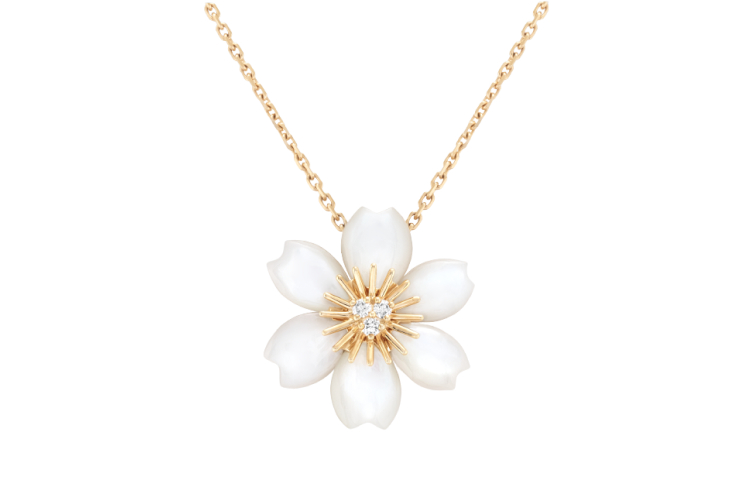 Подвеска Rose de Noel, Van Cleef & Arpels, 740 000 руб. (Van Cleef & Arpels)
