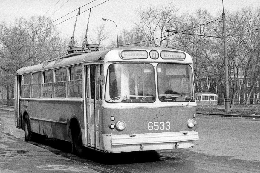 Троллейбус ЗИУ-5Д на улице Советской Армии, 1987
