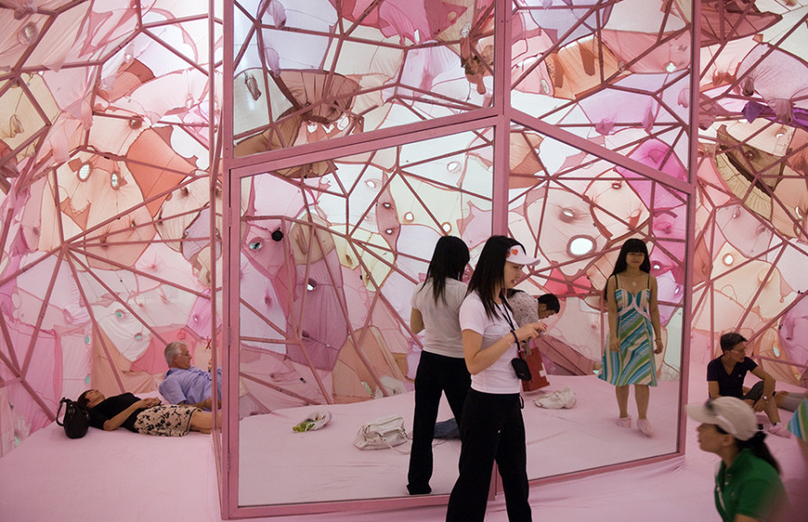 Инь Сючжэнь. «Интроспективная полость» (внутри), 2008.