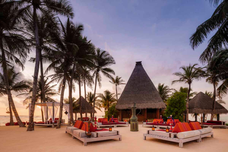 Ресторан Fangitha на курорте на курорте One&Only Reethi Rah (Мальдивы)