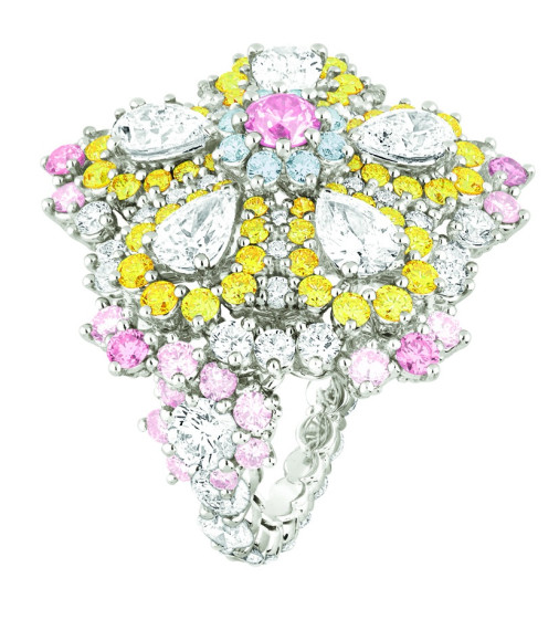 Cher Dior Majestueuse Diamond Pastel ring 3-quarters