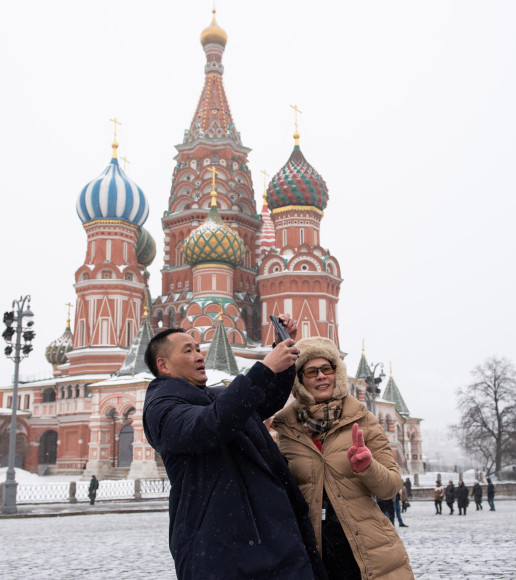 Первая группа китайских туристов, прибывшая в Россию после трехлетнего перерыва. Февраль 2023 года