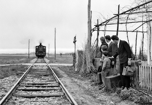 Элио Чиол. Фотография со съемок фильма «Последние». Отъезд эмигрантов на рудники в Бельгии. Фриули, 1962