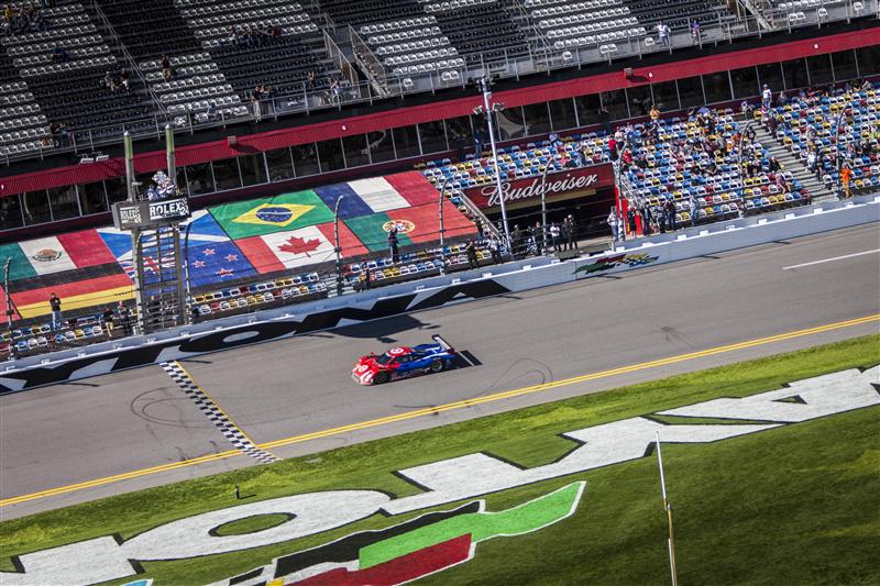Болид Chip Ganassi Racing #02 Rlley DP на финише