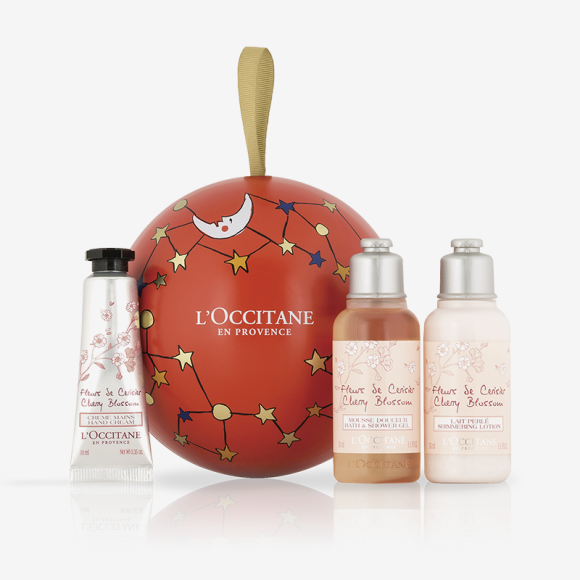Набор для тела «Праздничный шар. Вишневый цвет», L’Occitane. Цена: 850 руб.