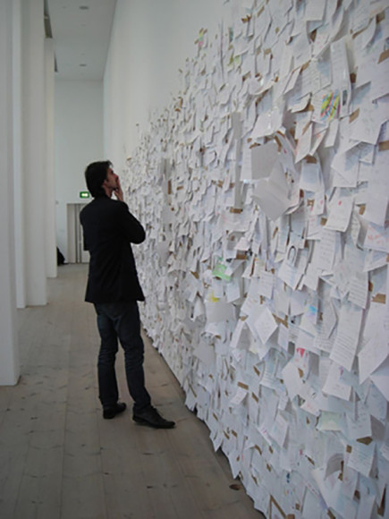 Йоко Оно, мемориальная стена «Мама красивая». 2009 год