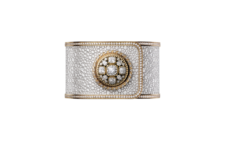 Часы Chanel Mademoiselle Privé Bouton, цена по запросу (Chanel)