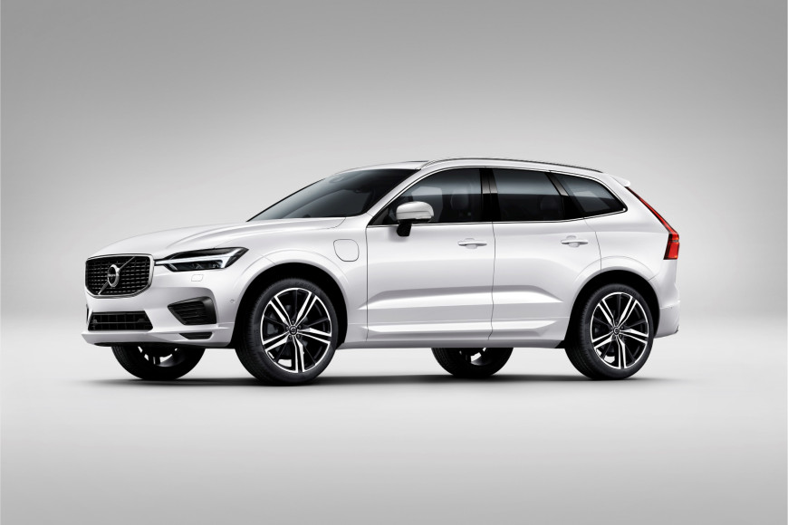 Кроссовер XC60 Recharge T8 R-Design in Crystal White, Volvo