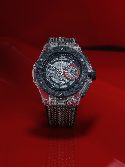 Часы Big Bang Scuderia Ferrari 90th Anniversary с корпусом из сапфирового стекла