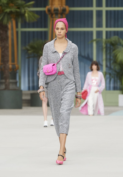 Первая сольная коллекция Виржини Виар для Chanel, resort 2020
