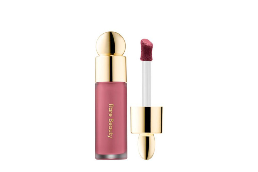 Румяна жидкие сияющие Soft Pinch, оттенок Believe, Rare Beauty, 2233 руб. («Иль де Ботэ»)