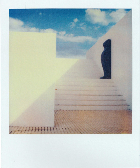 Лайош Керестеш, «Свет, знак, язык», 1987. Polaroid SX-70. 10,8x8,8. OstLicht Collection, Вена