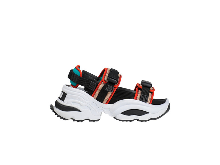 Мужские сандалии Dsquared2, 25 000 руб. (yoox.com)