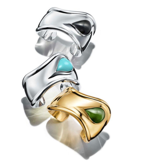 Браслеты Elsa Peretti Bone Cuff из серебра с вставками из черного и зеленого жадеита и бирюзы, Tiffany & Co., 2020 год