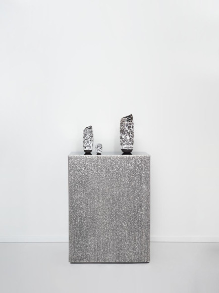 Лена Соловьева для галереи Booroom, консоль из серии «Предмет 1/1» (в единственном экземпляре), нержавеющая сталь, 2022