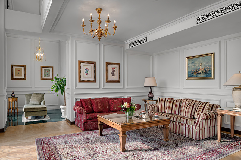 Corner Palace Suite