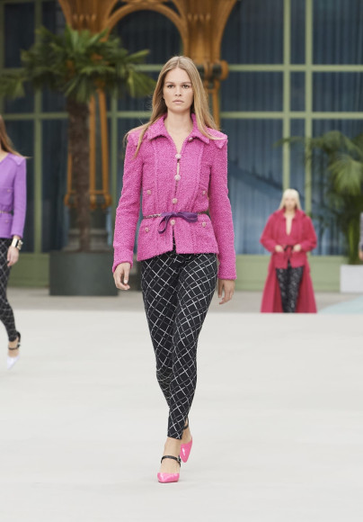 Первая сольная коллекция Виржини Виар для Chanel, resort 2020