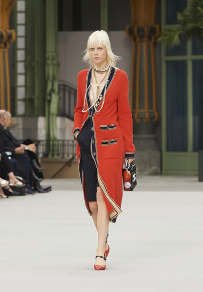 Первая сольная коллекция Виржини Виар для Chanel, resort 2020